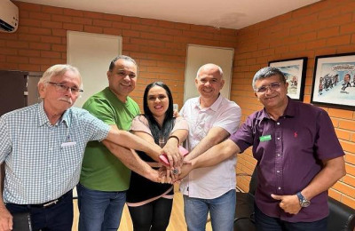 Cinco partidos vão realizar reuniões políticas com Franzé Silva em Teresina