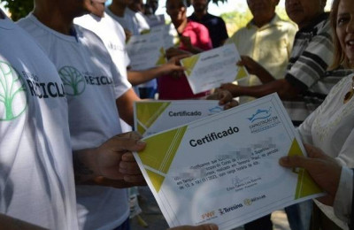 Colônia Agrícola Major César Oliveira entrega certificados do curso de piscicultura