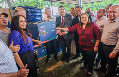 Governador entrega 386 kits de irrigação a agricultores