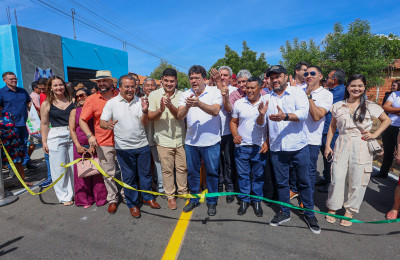 Governador entrega 8 mil m² de asfalto em Milton Brandão e anuncia investimentos