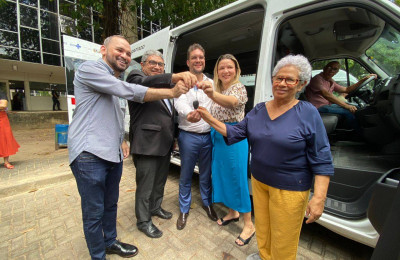 Sesapi entrega veículos para transporte de pacientes ao HGV e dois municípios