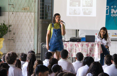 Sarah Menezes participa de bate-papo com alunos de escola na zona sul de Teresina