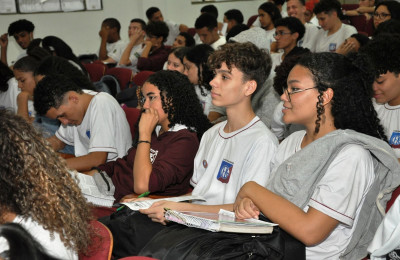 Mais de 150 estudantes do Ceti Zacarias de Góis participam da revisão preparatória