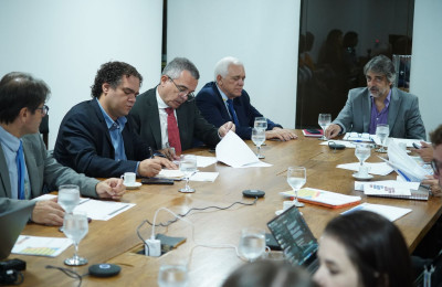 Governador em exercício Themístocles Filho solicita obras do PAC em Brasília