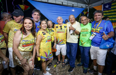 Dr. Pessoa acompanha o bloco carnavalesco Pinto da Morada na zona Leste de Teresina