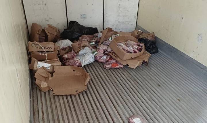 Adapi e PRF apreendem carga de carne vencida e sem refrigeração na BR-316