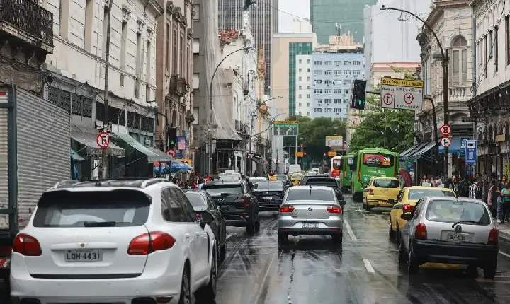 Adesivo eleitoral pode levar à perda da cobertura de seguro do carro