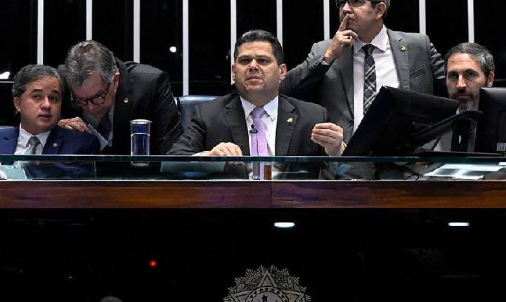 Após encontro com Lula, Davi Alcolumbre afirma que 