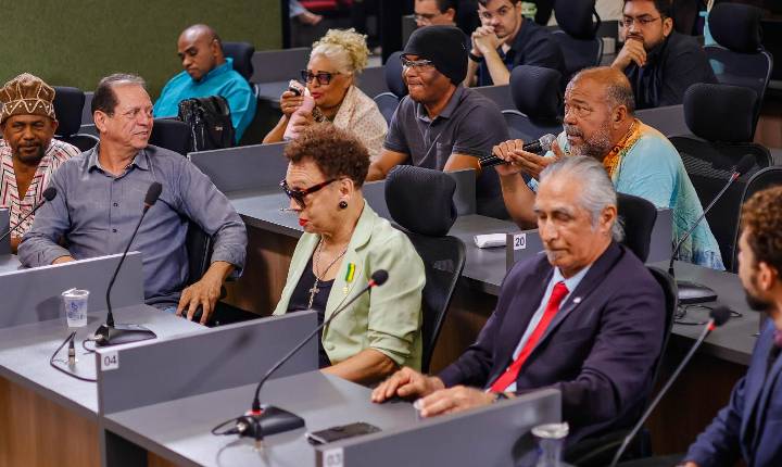 Artistas e donos de bares e restaurantes debatem pagamento de couvert artístico