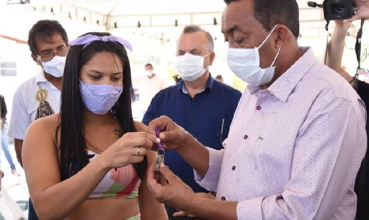 Campanha lembra casas e hospital entregues quando de Joel foi prefeito de Floriano