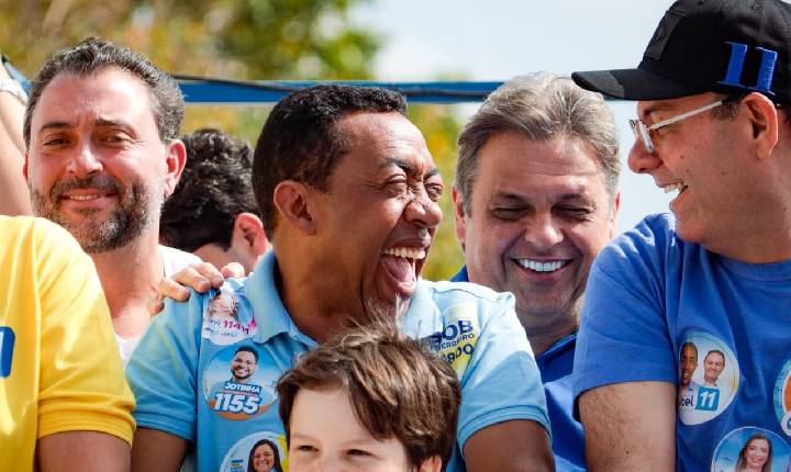 Carreata com Júlio Arcoverde, Ciro e Joel percorre a zona Leste de Teresina