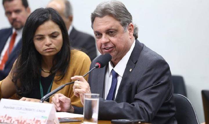 CCJ da Câmara aprova proposta que regulamenta profissão de coletor de lixo
