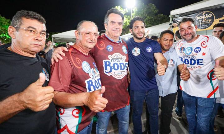 Ciro e Joel recebem o carinho dos eleitores na Festa do Bode em Batalha