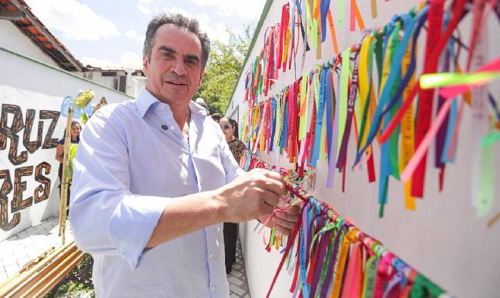 Ciro garante recursos e incentiva turismo religioso em Santa Cruz dos Milagres