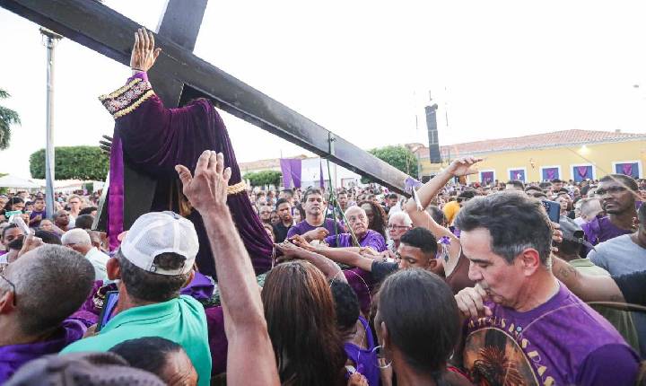 Ciro Nogueira e Joel Rodrigues participam da Procissão do Passos em Oeiras