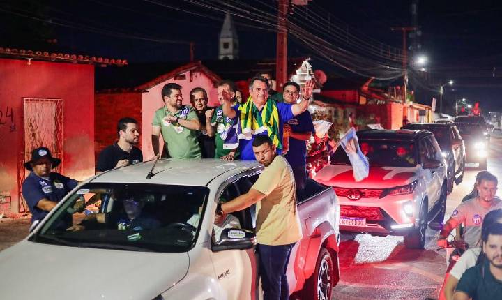 Ciro Nogueira recebe carinho de populares durante carreata em Campo Maior