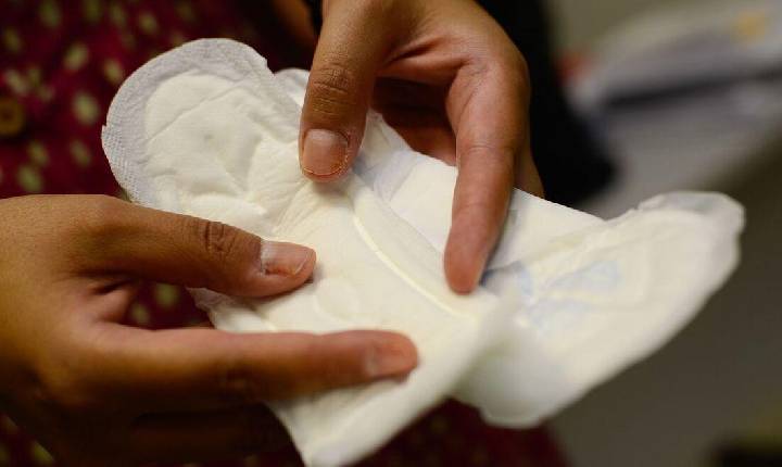 Comissão aprova projeto que obriga municípios a terem ponto de distribuição de absorventes