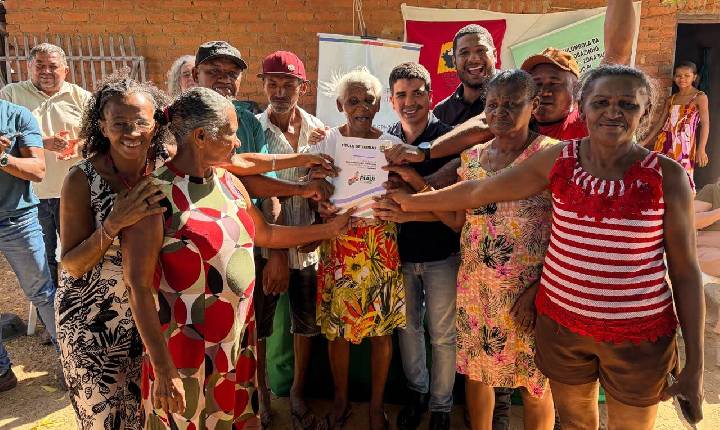 Quilombolas de Barra das Queimadas em Dom Inocêncio ganham registro de imóvel