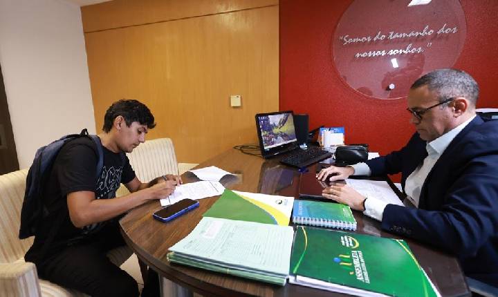 Concursados tomam posse administrativa na Assembleia Legislativa