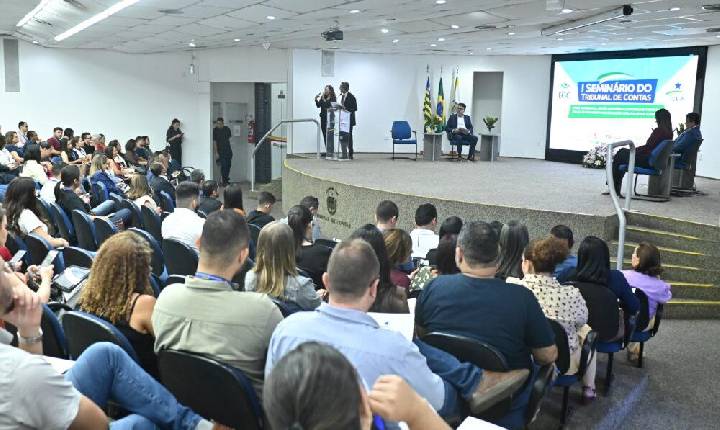 Contratações temporárias, terceirização e concurso público pautam 2º dia do seminário do TCE-PI
