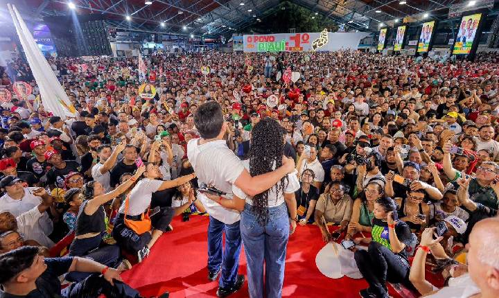 De escola pública ao intercâmbio em Singapura: estudante emociona convenção