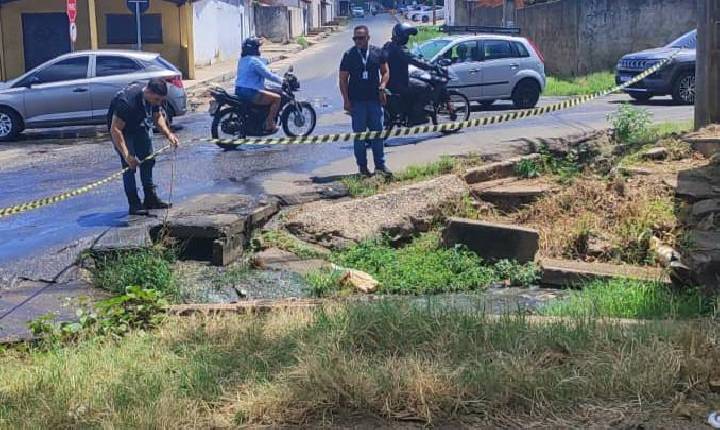 Defesa Civil sinaliza trecho de alto risco no bairro Cristo Rei, na zona Sul de Teresina