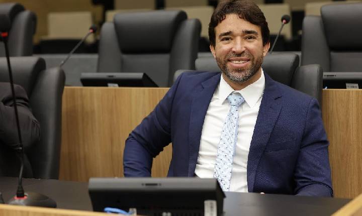 Deputado anuncia que Floriano vai sediar grande festival junino em 2026