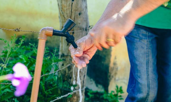 Deputado comemora entrega do sistema de abastecimento de água em Betânia do Piauí