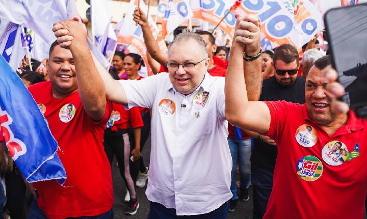 Deputado Florentino Neto faz caminhada na Avenida Jerumenha