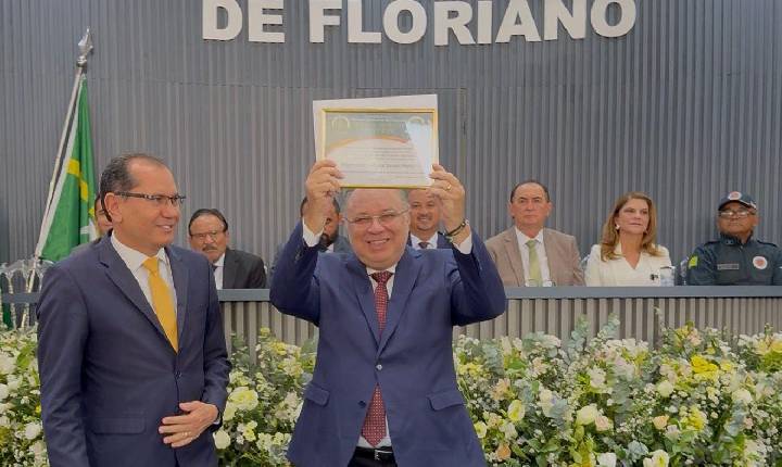 Deputado Florentino Neto recebe Título de Cidadania Florianense 