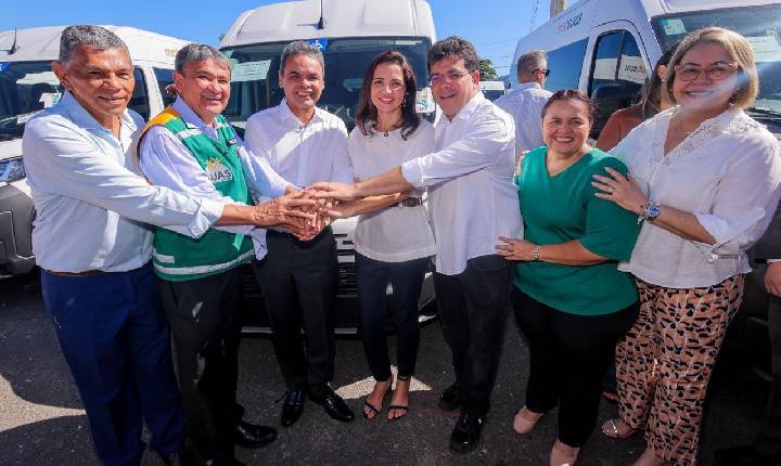 Deputado Gil Carlos participa de entrega de veículos do MobSUAS para municípios