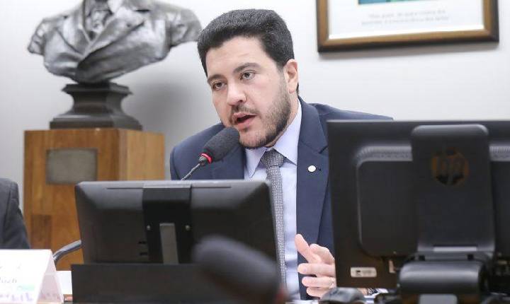 Deputado Jadyel Alencar diz que fim da “taxa das blusinhas” beneficia consumidor de baixa renda