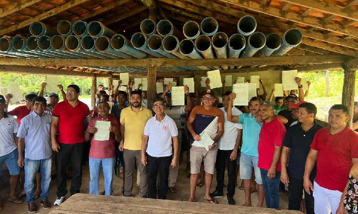 Deputado Limma participa da entrega de 35 títulos definitivos de terra em Porto