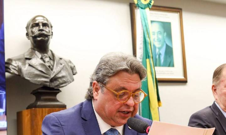 Deputado propõe urgência na votação da aposentadoria especial para agentes de saúde