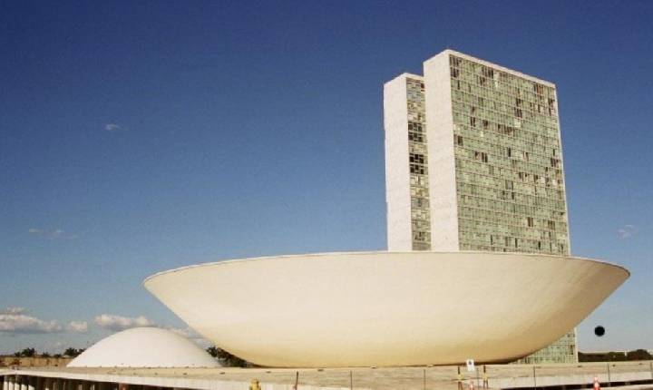 Deputados discutem Projeto de carga de trabalho semanal de no máximo 40 horas