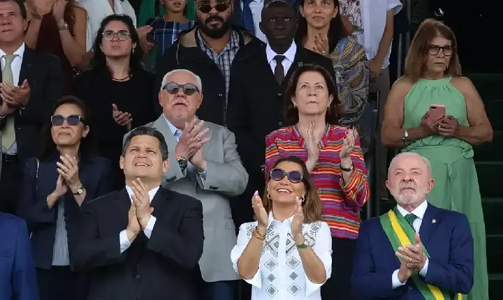 Desfile cívico-militar do Dia da Independência reúne autoridades em Brasília