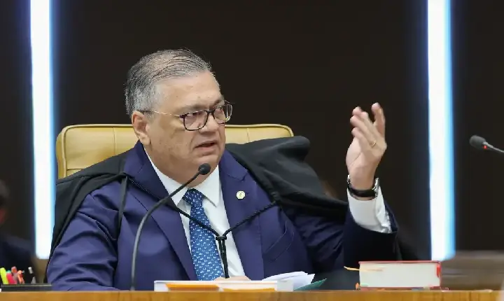 Dino pede vista de julgamento sobre Moraes e Mendonça na mesma sessão