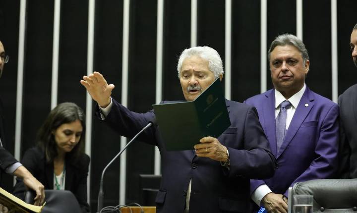 Elmano Férrer toma posse na Câmara dos Deputados