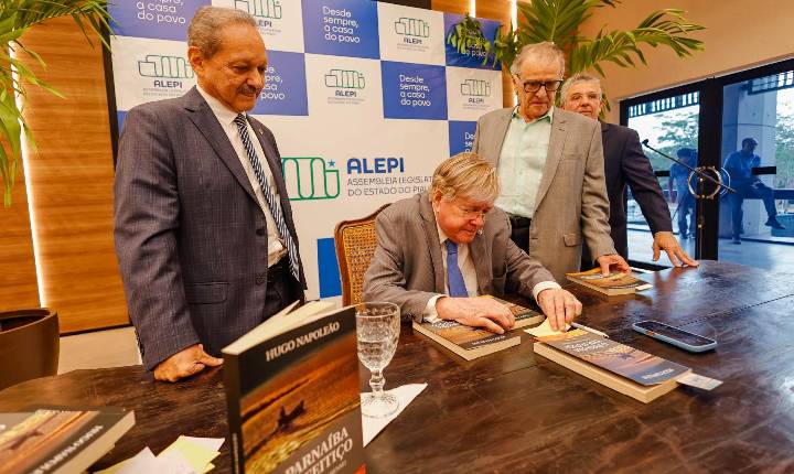 Ex-governador do Piauí Hugo Napoleão lança “O Parnaíba tem feitiço”