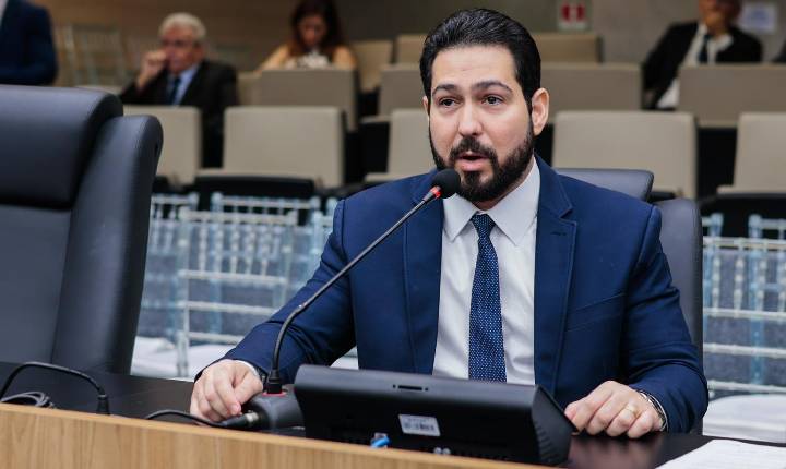 Felipe Sampaio se licencia do mandato e Ziza Carvalho assume na Alepi