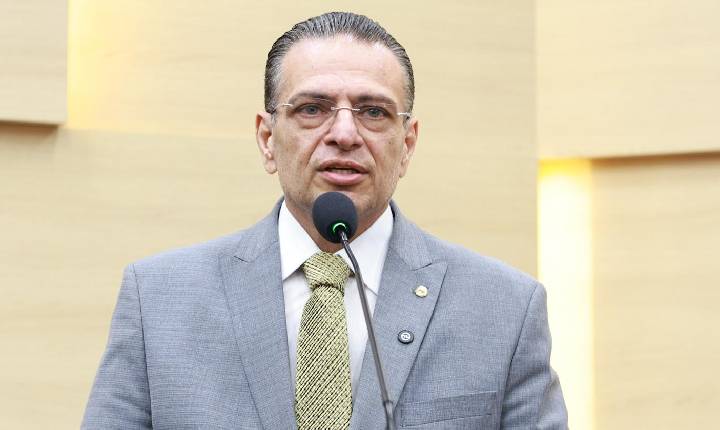 Gessivaldo Isaías cobra melhorias nos serviços da Águas do Piauí