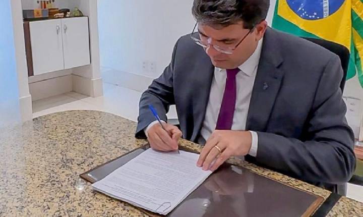 Governador anuncia concurso público com 4 mil vagas para professor do Estado
