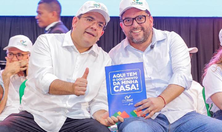 Governador entrega registros de imóveis na zona sudeste de Teresina nesta segunda-feira (8)
