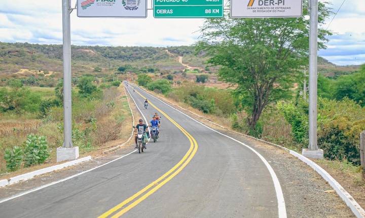 Governador inaugura recuperação da PI-241 em São Miguel do Fidalgo,