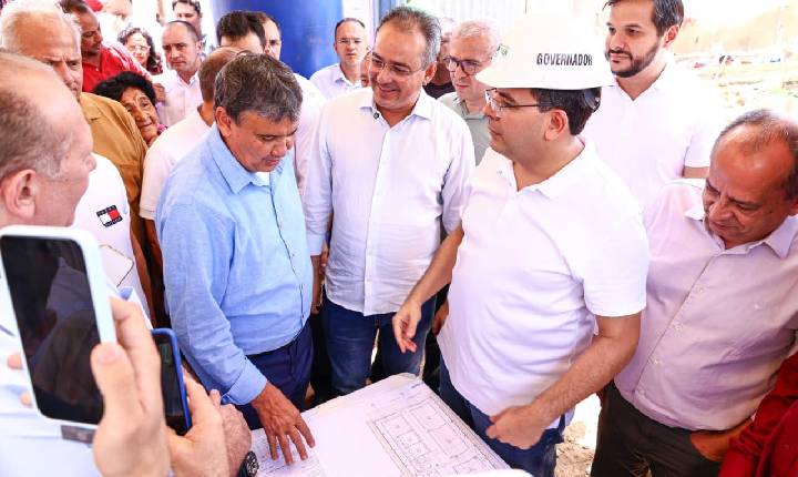 Governador inspeciona obras do centro comercial e do espaço esportivo em Oeiras