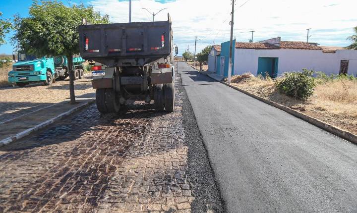 Governador visita obras de asfalto em Bela Vista e reforma de estádio em Campinas do Piauí