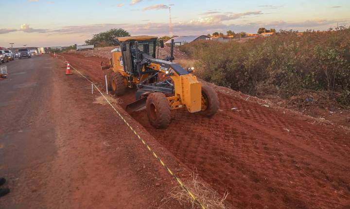 Governador vistoria obras de infraestrutura em Floresta do Piauí e Simplício Mendes