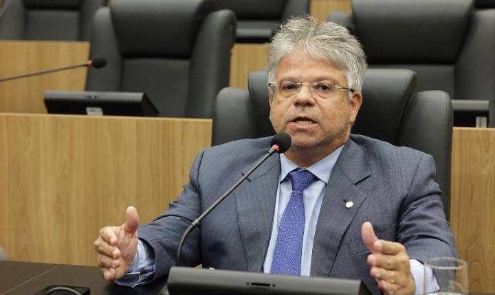 Gustavo Neiva quer saber o impacto da mudança na lei de empréstimo do governo
