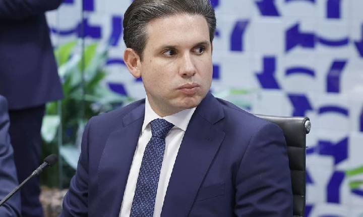 Hugo Motta critica 