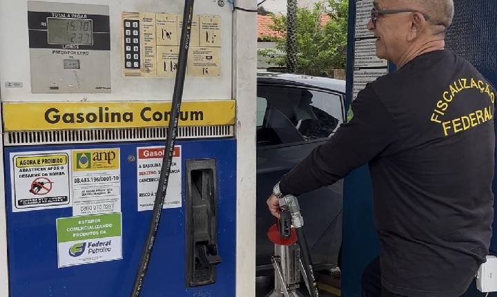 Imepi fiscaliza postos na zona norte de Teresina após denúncias no aplicativo Fala Consumidor